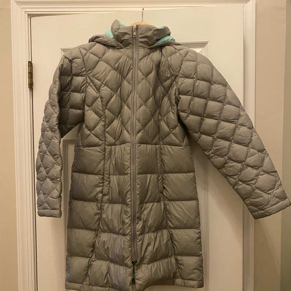 Girls North Face mid length jacket with hood 10/12